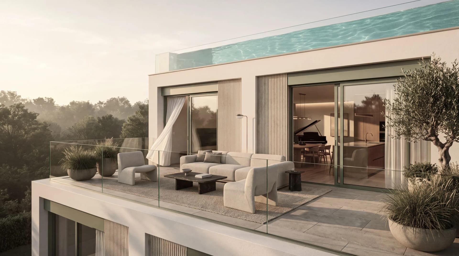 Strešná terasa penthousu Tranovskyi s bazénom a výhľadom na les